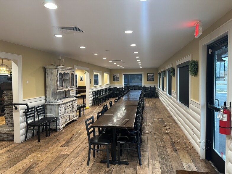 More Photos Of 10321 Chapman Hwy, Seymour Restaurant For Sale