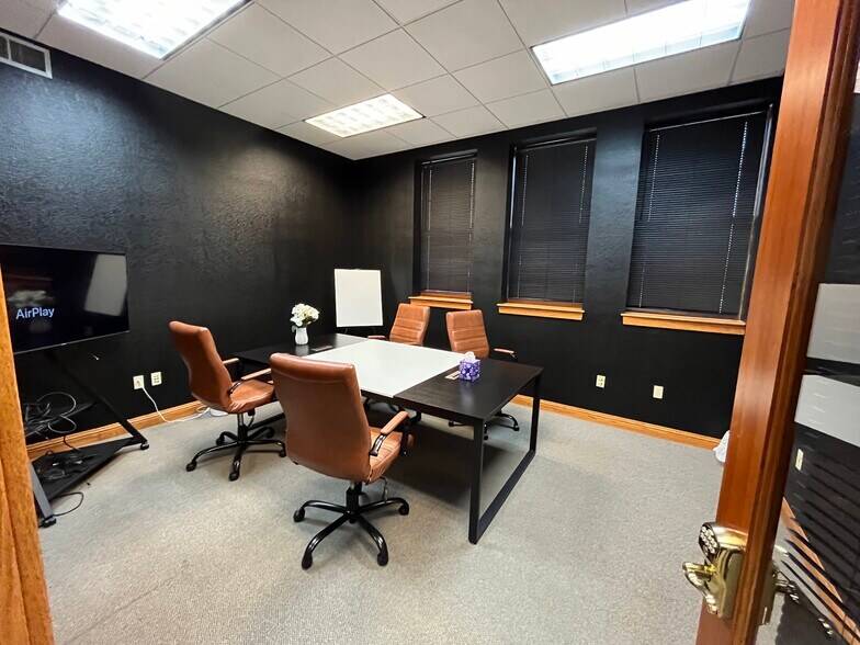 More Photos Of 6100 W Bluemound Rd, Wauwatosa Storefront Retail Residential For Lease