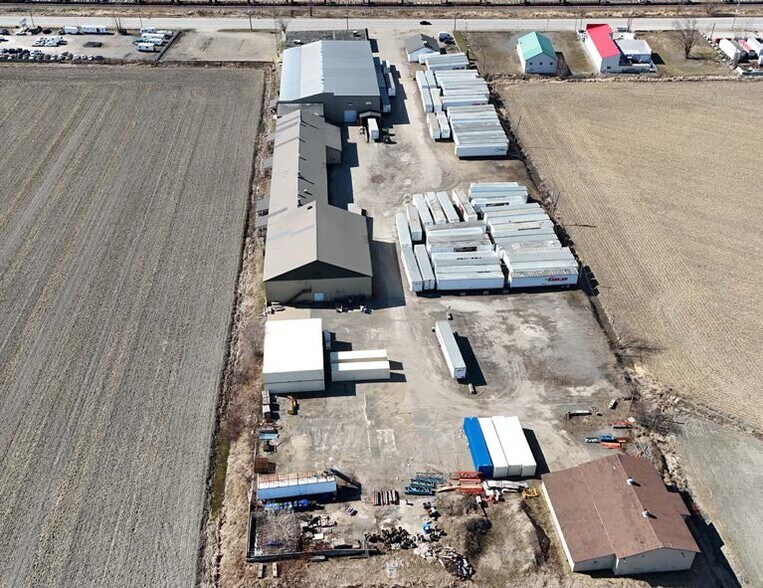 More Photos Of 1271-1278 Boul Saint-Laurent O, Louiseville Distribution For Sale