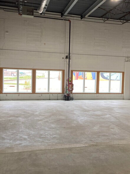 More Photos Of 612 11th Ave NW, Rochester Distribution For Sale