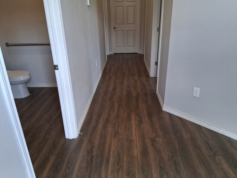 More Photos Of 20150 Kuykendahl Rd, Spring Warehouse For Lease