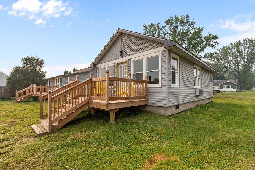 More Photos Of 138 E Front St, Marquette Trailer Camper Park For Sale