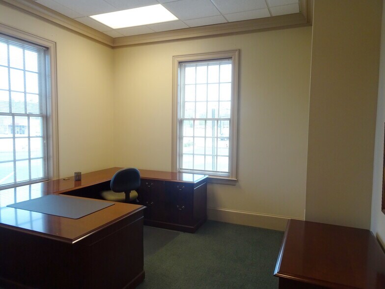 More Photos Of 10131 Carlin Ave, Covington Specialty For Sale