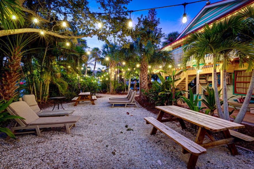 More Photos Of 6905 Point of Rocks Rd, Sarasota Hotel For Sale