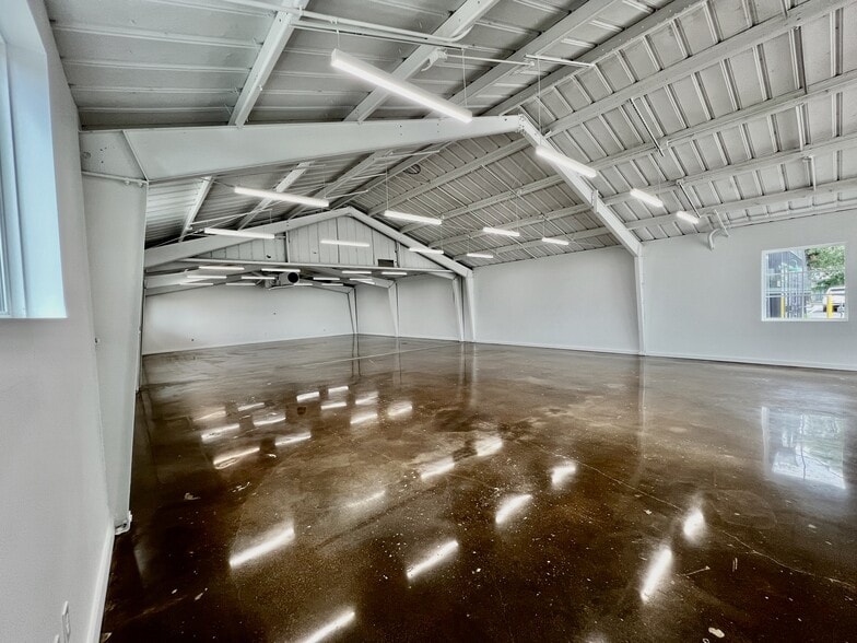 More Photos Of 2330 Langford St, Dallas Storefront For Sale