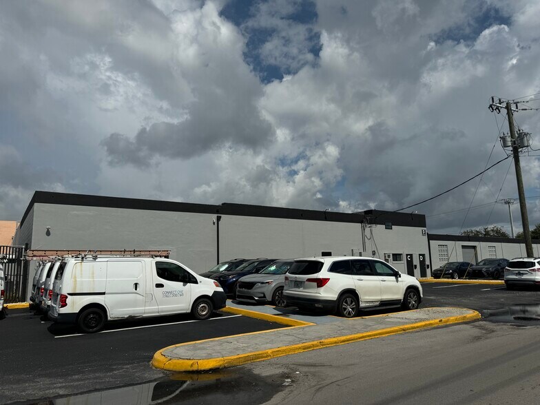 More Photos Of 1010 N 20th Ave, Hollywood Industrial For Lease