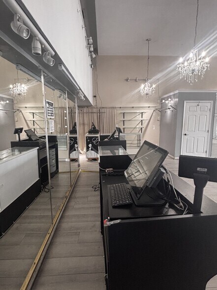 More Photos Of 1222 H St, Modesto Storefront For Lease