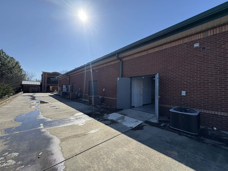 More Photos Of 4155 Lee St, Buford Unknown For Lease