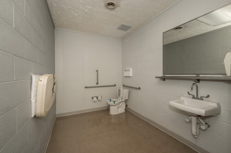 More Photos Of 2918 Price Ave, Cincinnati Office For Lease