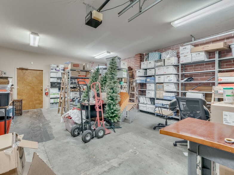 More Photos Of 1215 NE Baker St, Mcminnville Office For Sale