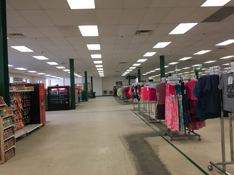 More Photos Of 8336 Springboro Pike, Miamisburg General Retail For Lease