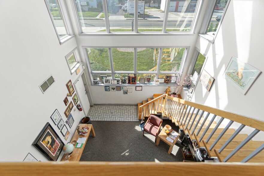 More Photos Of 410 S Main St, Pleasantville Office For Sale