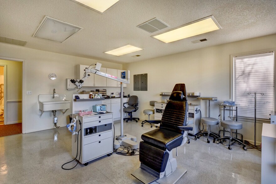 More Photos Of 14 Medical Center Dr SW, Supply Medical For Sale