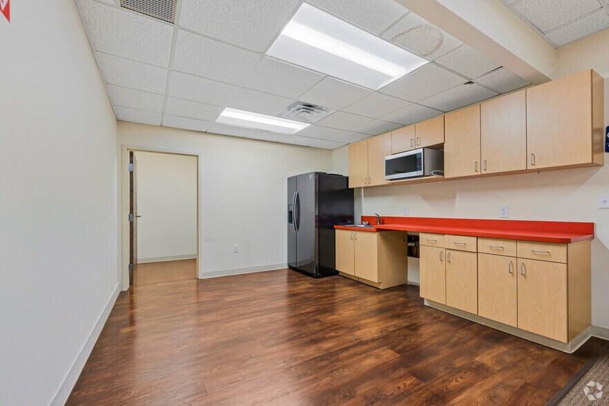 More Photos Of 3690 N Peachtree Rd, Atlanta Loft Creative Space For Lease