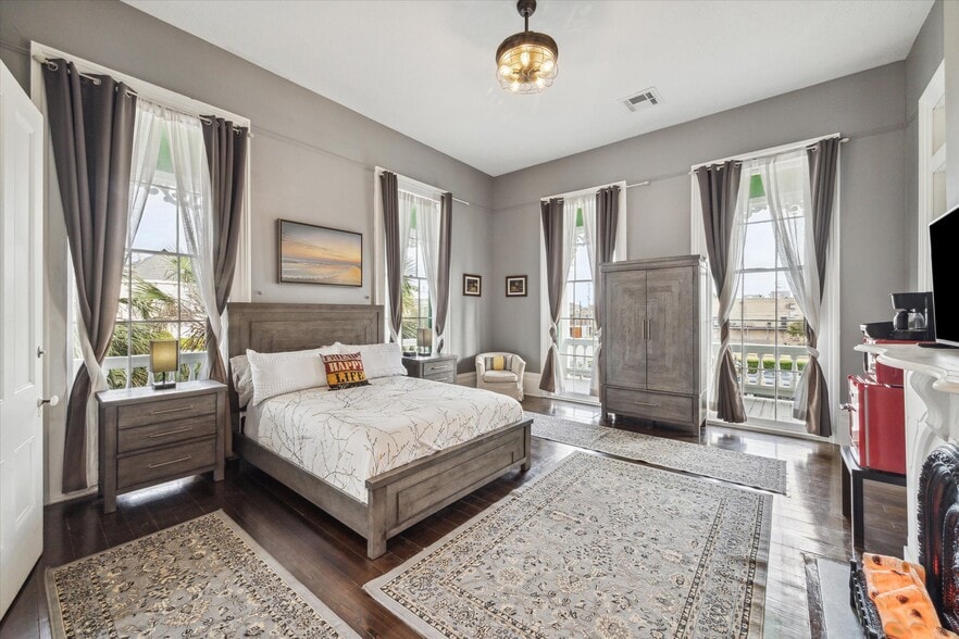 More Photos Of 1502 Market St, Galveston Hospitality For Sale