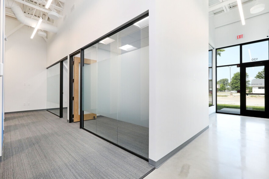 More Photos Of NW 62nd & Merle Hay Rd, Johnston General Retail For Lease