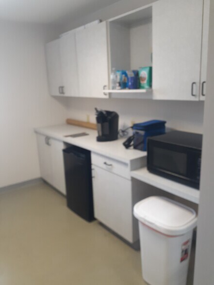 More Photos Of 7200 W Main St, Belleville Office For Lease