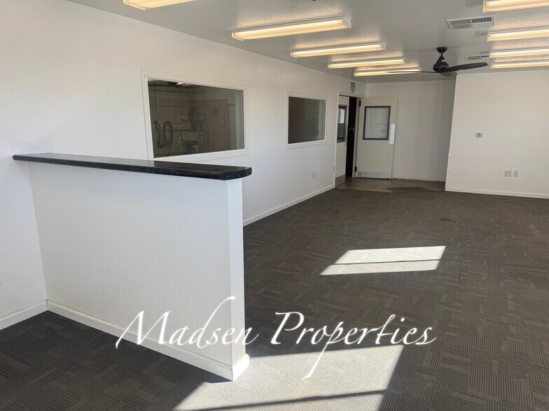 More Photos Of 1115 Ewald Ct, Paradise Manufacturing For Lease