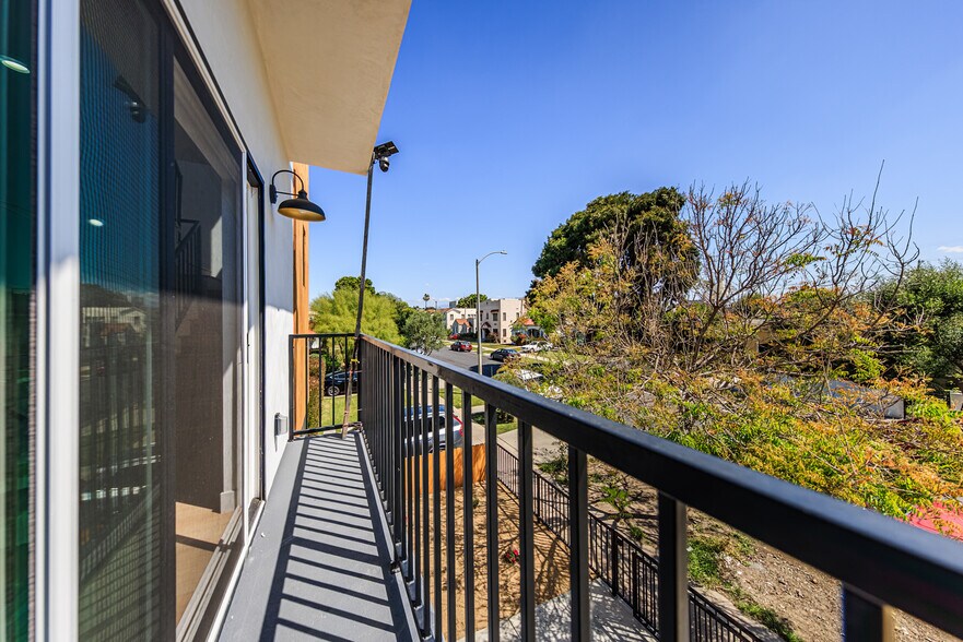 More Photos Of 2847 S Victoria Ave, Los Angeles Multifamily For Sale