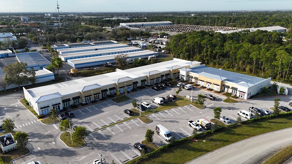 More Photos Of 330 NW Enterprise Dr, Port Saint Lucie Showroom For Lease