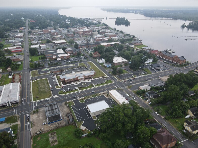 More Photos Of 206 Bridge, Washington General Retail For Lease