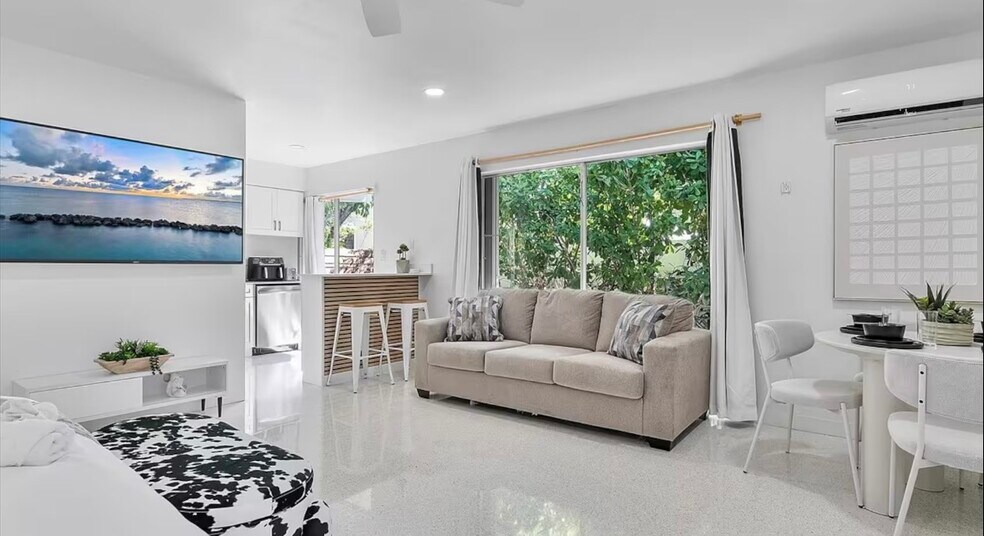 More Photos Of 333 Palm St, Hollywood Apartments For Sale