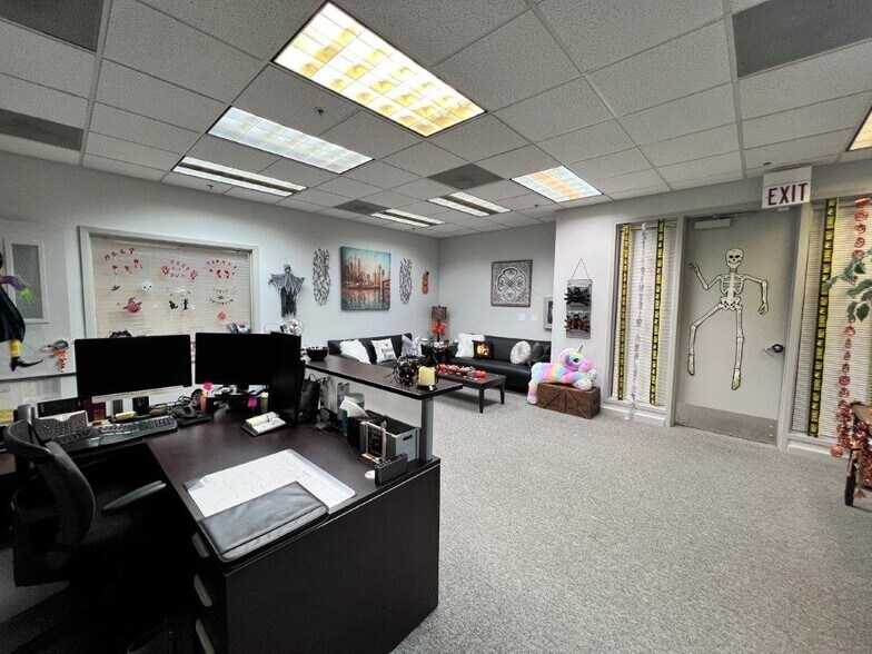 More Photos Of 415 Knollcrest Dr, Redding Office For Sale