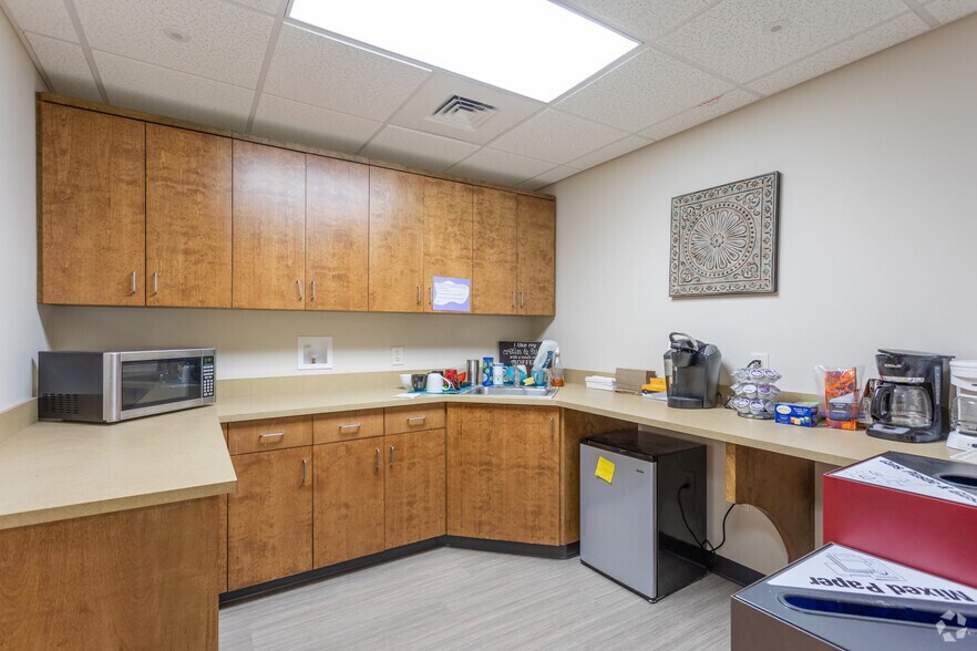 More Photos Of 905 Johns Hopkins Dr, Greenville Medical For Sale