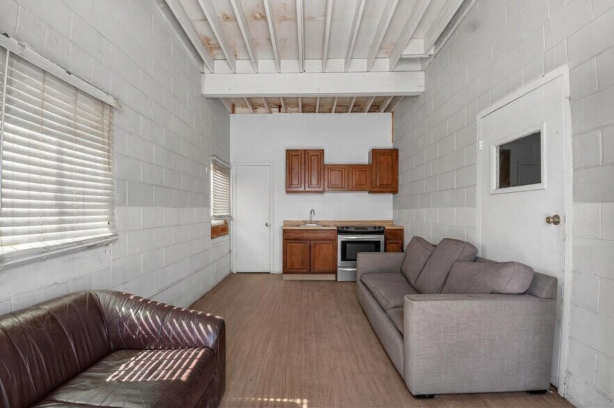 More Photos Of 16621 E St, Victorville Warehouse For Sale