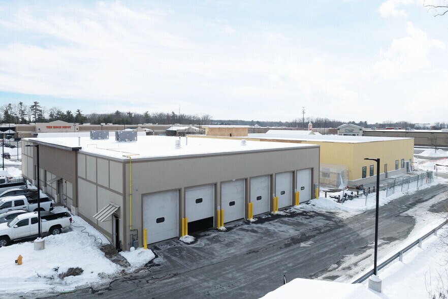 More Photos Of 5 Halfmoon Crossing Blvd, Clifton Park Freestanding For Lease