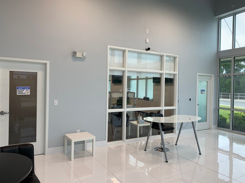 More Photos Of 8010 25th Ct E, Sarasota Industrial For Lease