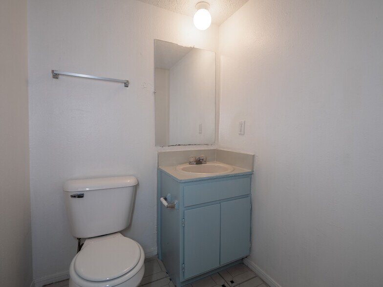 More Photos Of 5924 NW 10th St, Oklahoma City Apartments For Sale