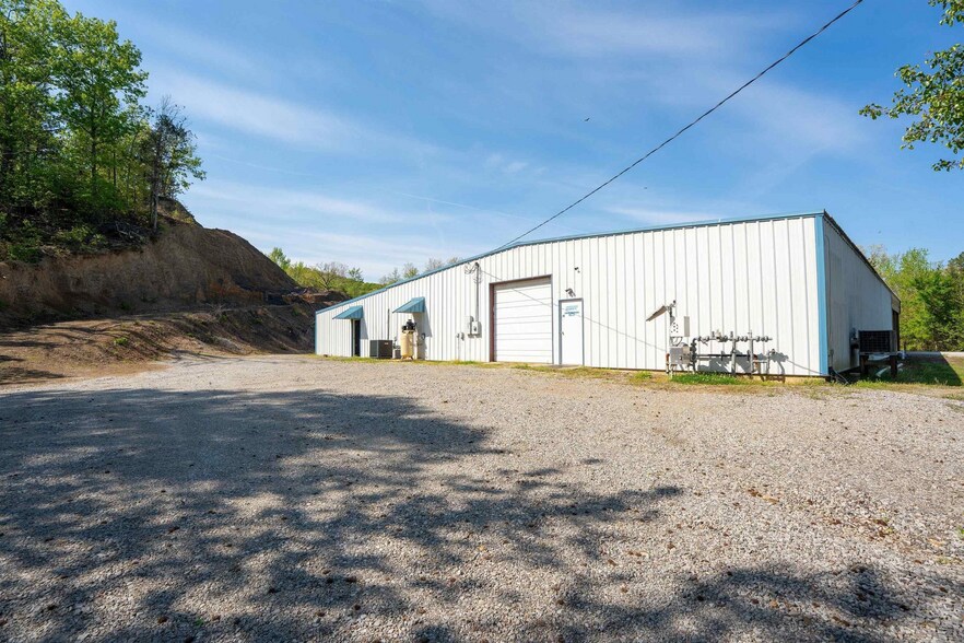 More Photos Of 119 Gemar, Pangburn Industrial For Sale