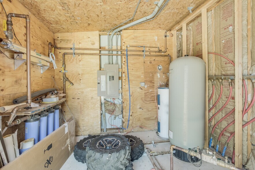 More Photos Of 3500 Lohmans Ford Rd, Lago Vista Warehouse For Sale