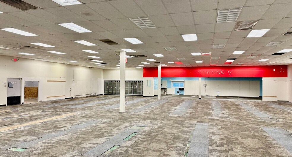 More Photos Of 13580 Grand River Ave, Detroit Drugstore For Lease