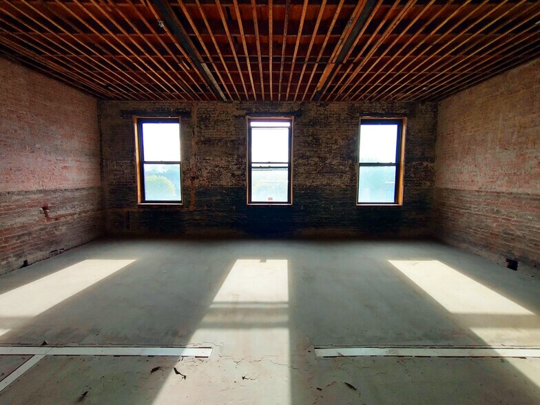 More Photos Of 420 Durnan St, Rochester Schools For Sale