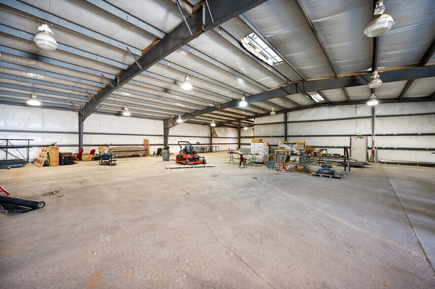 More Photos Of 10462 Hwy 165 S, Forest Hill Warehouse For Sale
