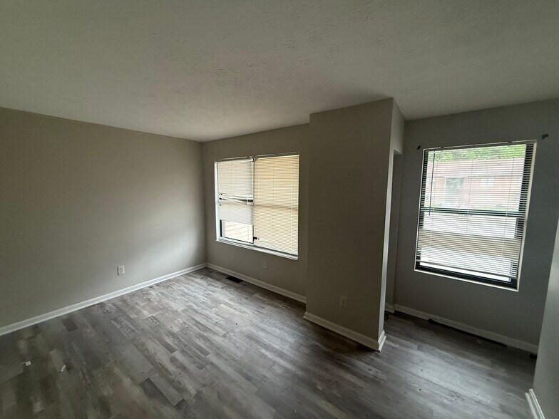 More Photos Of 77 Quail Holw, Inez Apartments For Sale