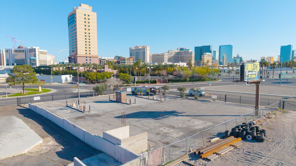 More Photos Of 3635 Polaris Ave, Las Vegas Industrial For Lease