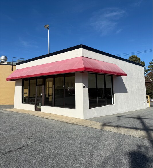 More Photos Of 1400 Sunset Dr, Greensboro Freestanding For Lease