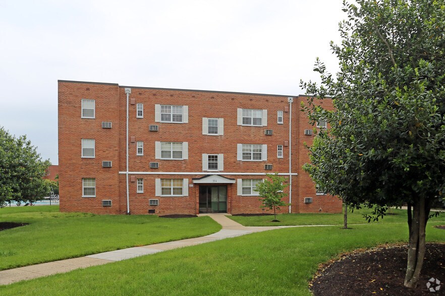 More Photos Of 3301 Chillum Rd, Mount Rainier Apartments For Sale