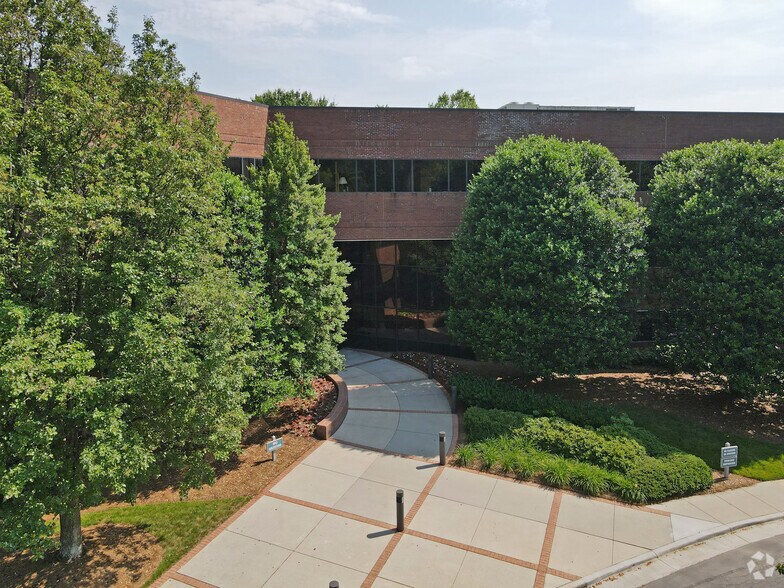 More Photos Of 324 W Wendover Ave, Greensboro Office For Lease