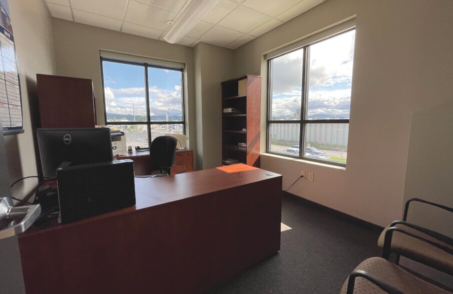 More Photos Of 5400 E Broadway Ave, Spokane Flex For Lease