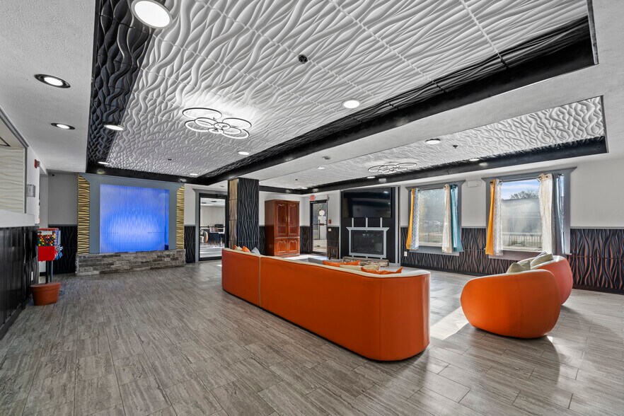 More Photos Of 53 Heritage St, Baxley Hotel For Sale