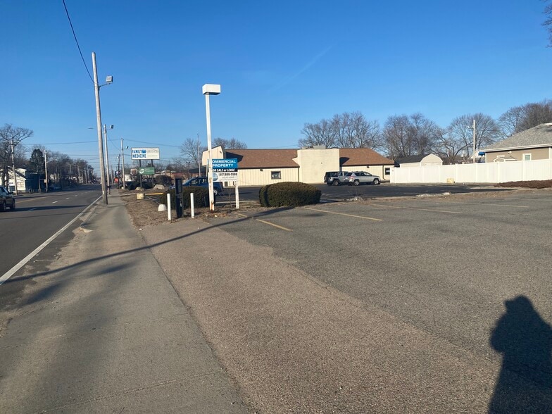 More Photos Of 584 Washington St, Attleboro Service Station For Sale