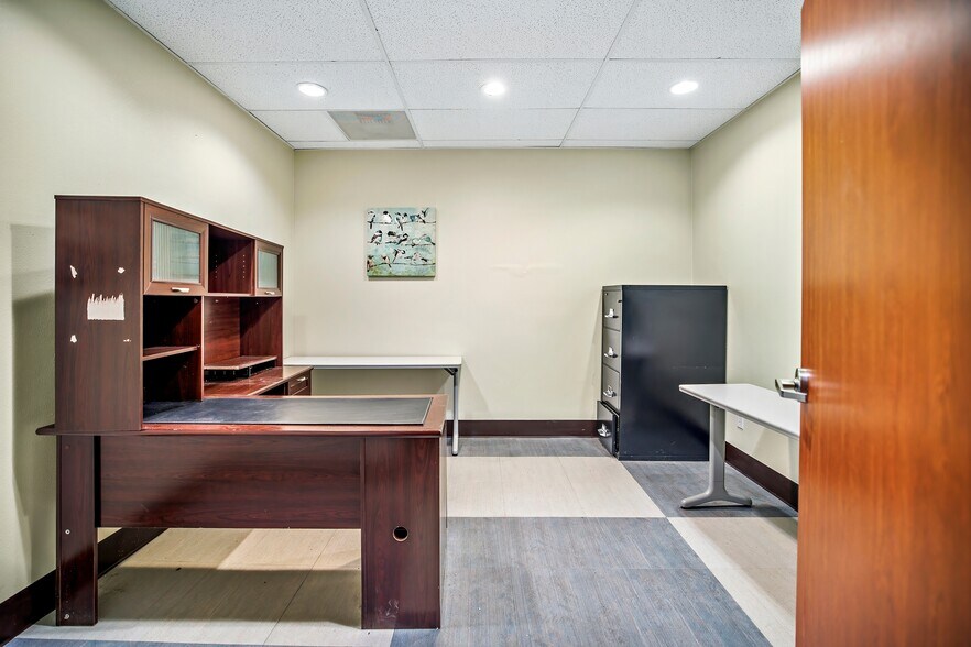 More Photos Of 8338 West Ln, Stockton Office For Sale