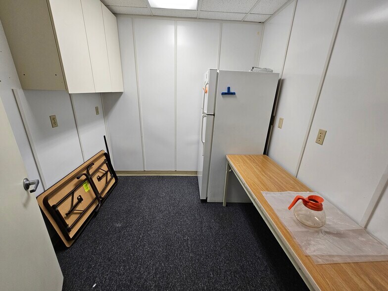 More Photos Of 97 S 4th St, Ishpeming Office For Lease