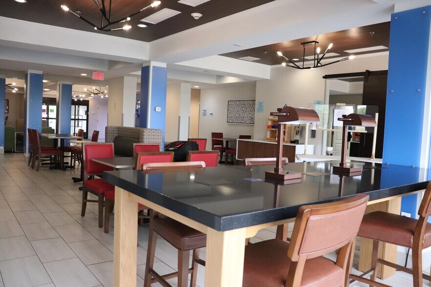 More Photos Of 2506 Lafayette Rd, Crawfordsville Hotel For Sale