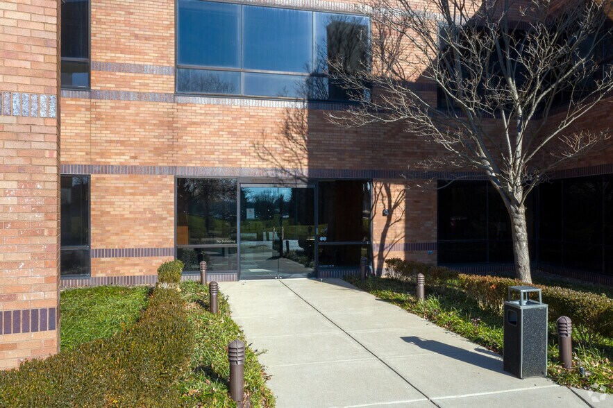 More Photos Of 9780 Ormsby Station Rd, Louisville Office For Lease