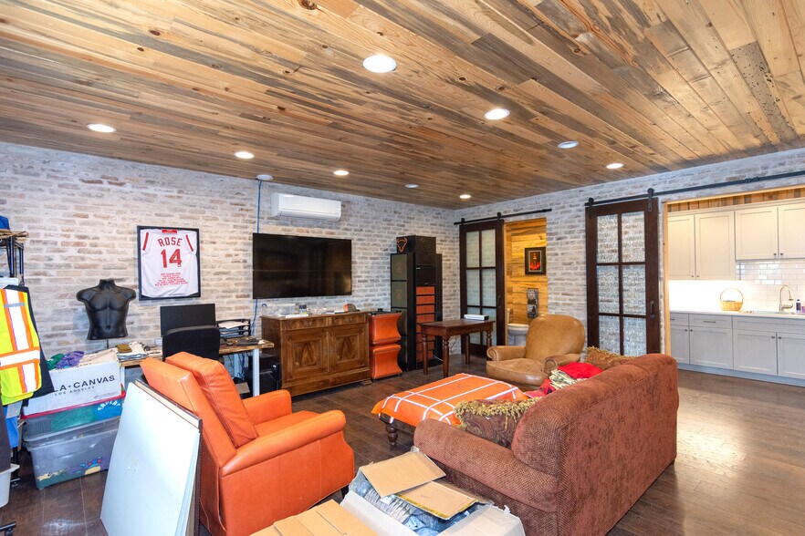 More Photos Of 2520 W Highway 290, Dripping Springs Light Manufacturing For Sale